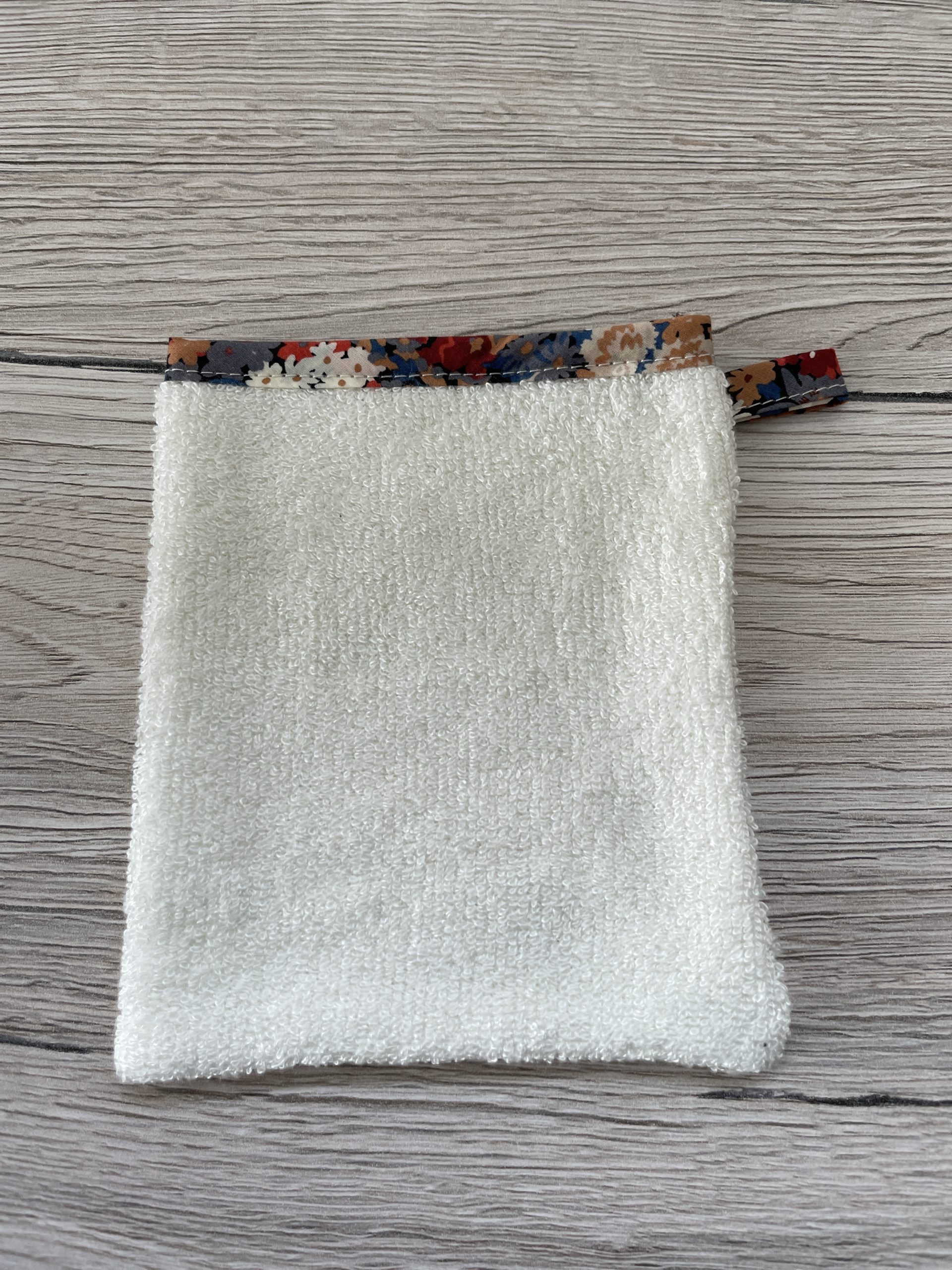 Gant-de-toilette-enfant-beige-liberty-un-amour-de-bobine2