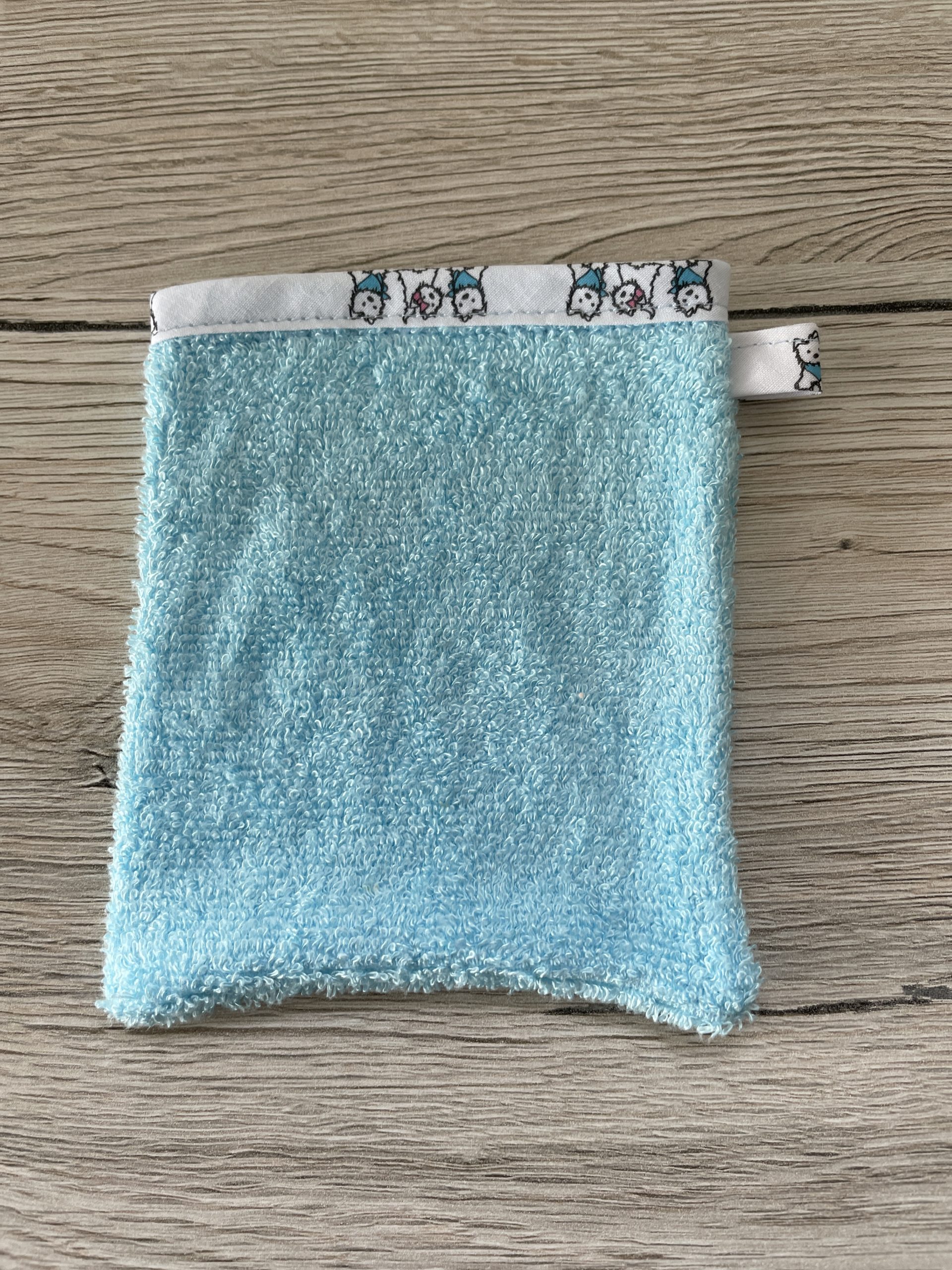 Gant-de-toilette-enfant-bleu-chiens-un-amour-de-bobine2