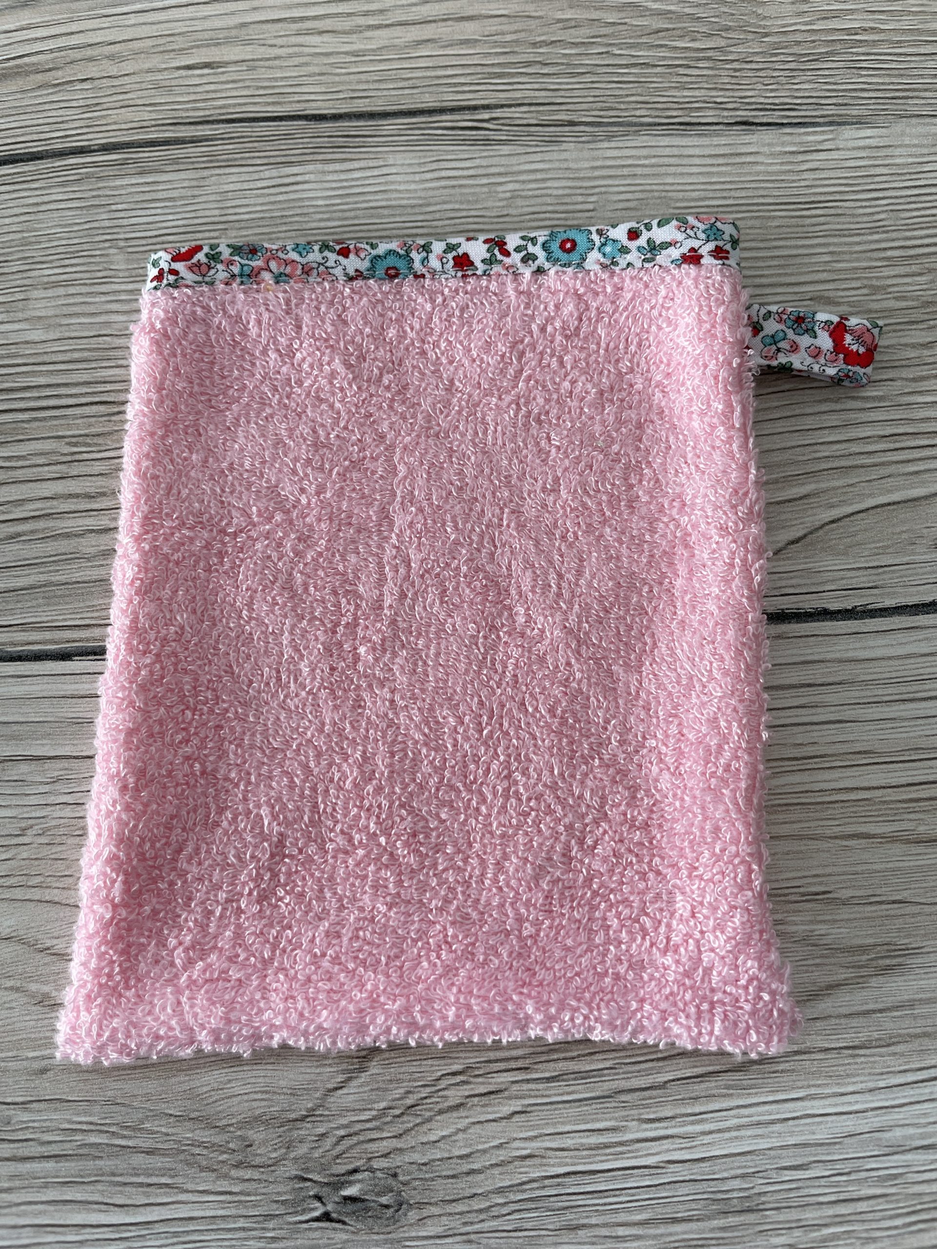 Gant-de-toilette-enfant-rose-liberty-un-amour-de-bobine1