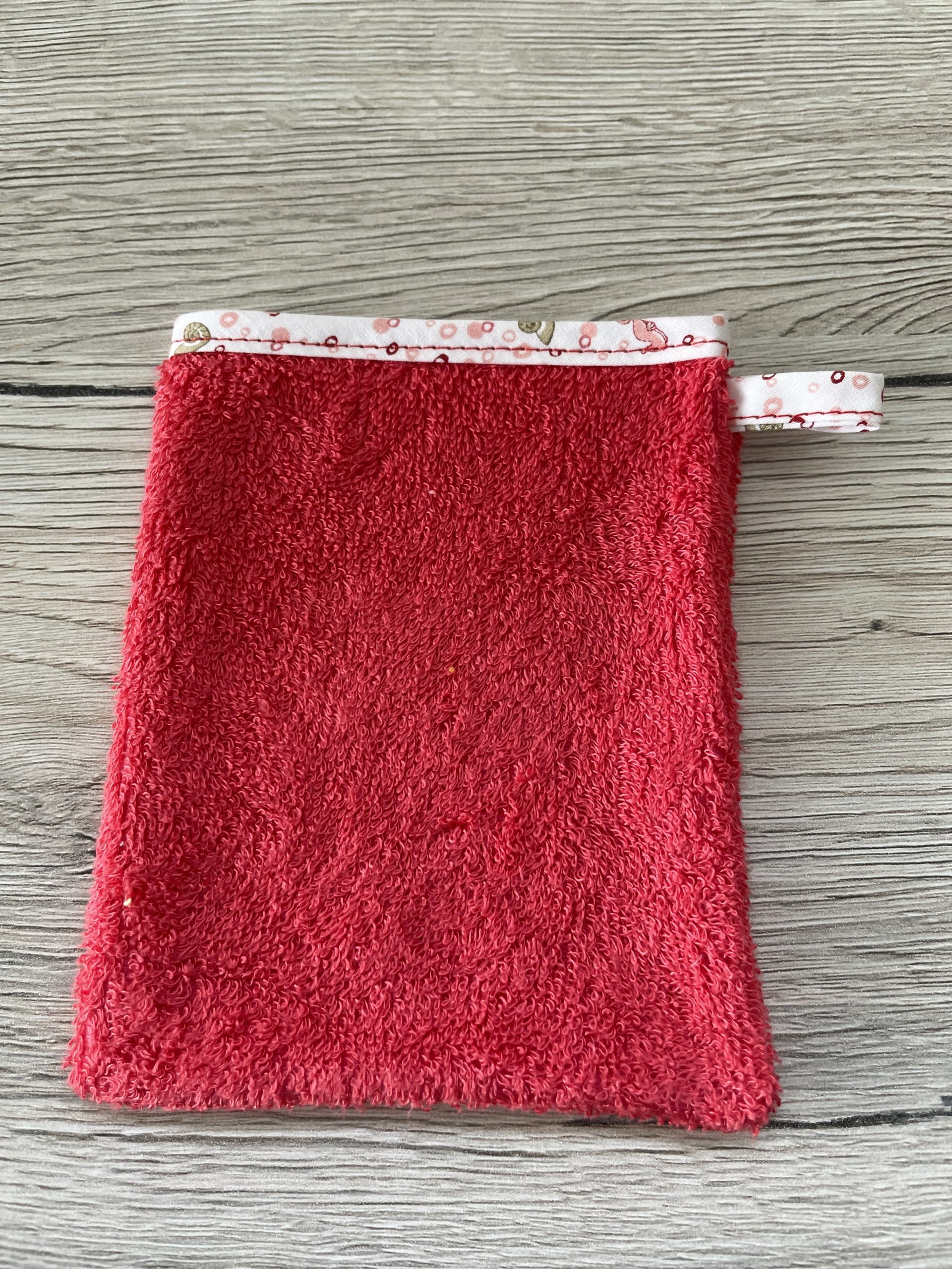 Gant-de-toilette-enfant-rouge-coquillage-un-amour-de-bobine3