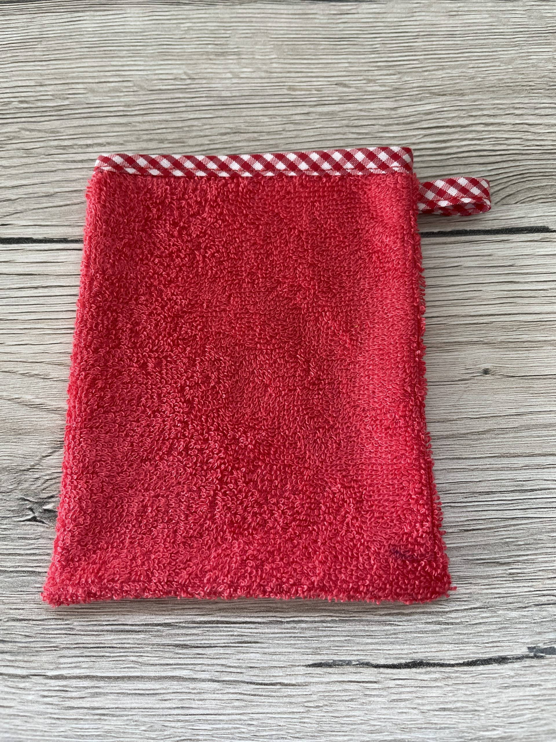 Gant-de-toilette-enfant-rouge-vichy-un-amour-de-bobine